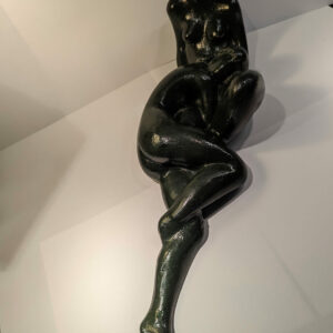 Sculpture de deux femme nues allongées